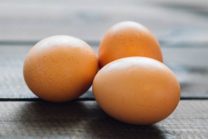 picture of 3 eggs