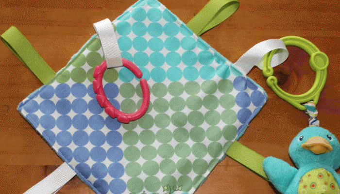 DiY: Crinkle Tag Blanket for Baby, by Sweet Pea Boutique